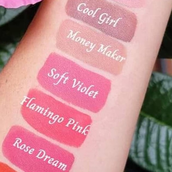 Farmasi Soft Violet Elite VFX Lipgloss - Picture 2 of 3